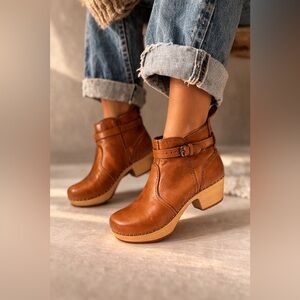 Swedish Hasbeens Jodhpur Leather Clog Boots Tan Wooden Platform EU 41